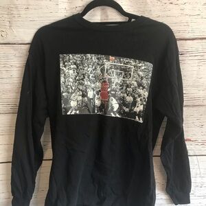 Gildan heavy cotton size xl basketball shirt